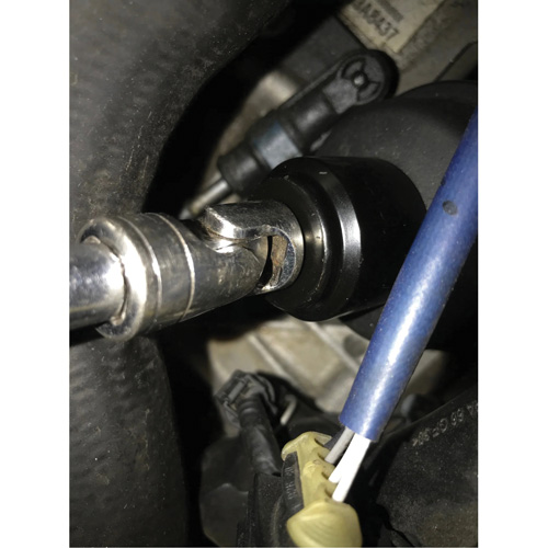 Douille pour filtre &agrave; carburant Cummins 6,7 L - 28 mm St. Lawrence Industrial & Safety Supply