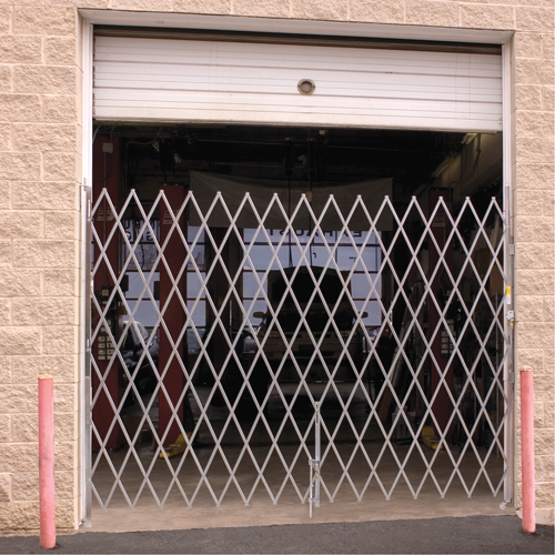 Barri&egrave;res de s&eacute;curit&eacute; galvanis&eacute;es repliables, Repliable simple fixe, 4' lo x 6' 6" h d&eacute;ploy&eacute; St. Lawrence Industrial & Safety Supply
