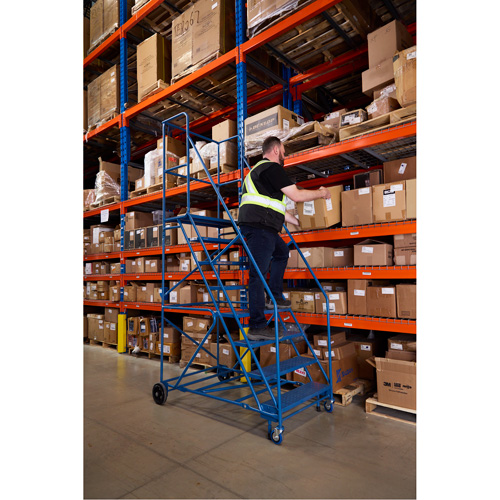 Escabeau roulant certifi&eacute; CSA avec marche verrouillable, 8 marches, Largeur de la marche 30", Hauteur de la plateforme 72", Acier St. Lawrence Industrial & Safety Supply