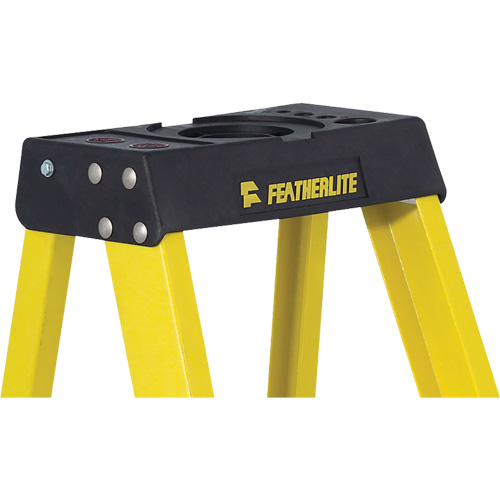 Escabeaux industriels robustes (s&eacute;rie 6400), 4', Fibre de verre, Capacit&eacute; 300 lb, Type 1A St. Lawrence Industrial & Safety Supply
