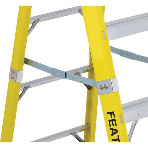 Escabeaux industriels robustes (s&eacute;rie 6400), 4', Fibre de verre, Capacit&eacute; 300 lb, Type 1A St. Lawrence Industrial & Safety Supply
