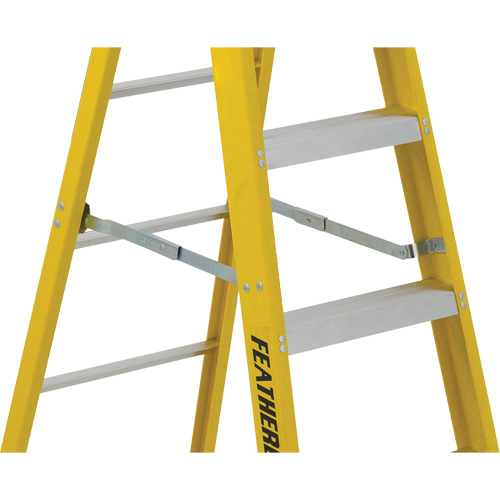 Industrial Heavy-Duty Stepladders (6900 Series), 4', Fibreglass, 300 lbs. Capacity, Type 1A St. Lawrence Industrial & Safety Supply
