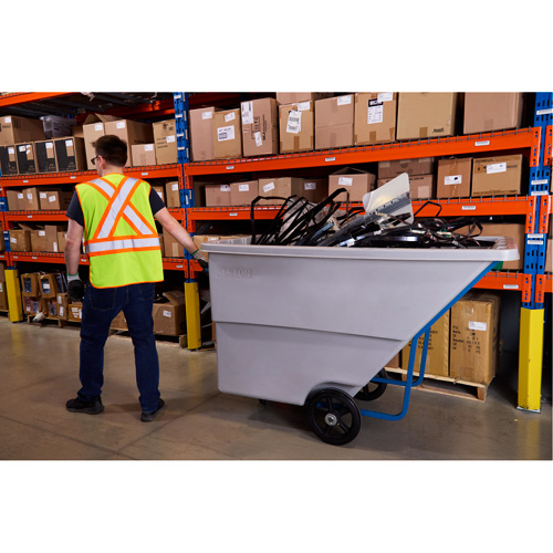 Chariot basculeur en acier, Poly&eacute;thyl&egrave;ne, 1,1 vg³, Capacit&eacute; de charge de 1250 lb St. Lawrence Industrial & Safety Supply