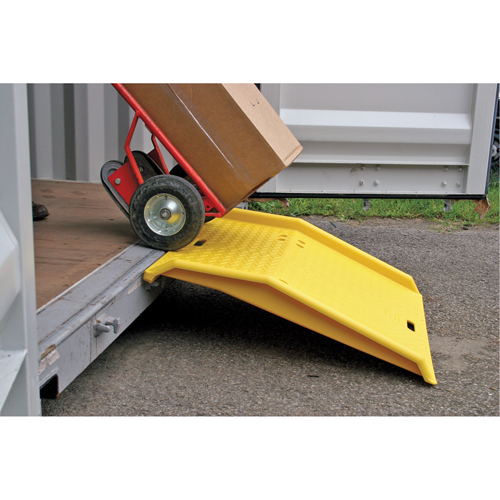 Rampe portable en poly pour contenant d'exp&eacute;dition, Capacit&eacute; de 750 lb, 35" la x 36" lo St. Lawrence Industrial & Safety Supply