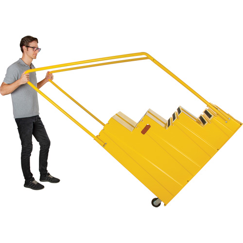 Escabeau industriel, 4 marches, 44" x 22-1/4" x Hauteur 65-1/8" St. Lawrence Industrial & Safety Supply