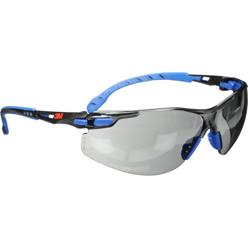 Lunettes de s&eacute;curit&eacute; Solus avec lentilles Scotchgard, Lentille Grise/fum&eacute;e, Antibu&eacute;e, R&eacute;pond ou surpasse la norme CSA Z94.3 St. Lawrence Industrial & Safety Supply