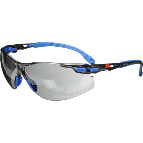 Lunettes de s&eacute;curit&eacute; Solus avec lentilles Scotchgard, Lentille Grise/fum&eacute;e, Antibu&eacute;e, R&eacute;pond ou surpasse la norme CSA Z94.3 St. Lawrence Industrial & Safety Supply