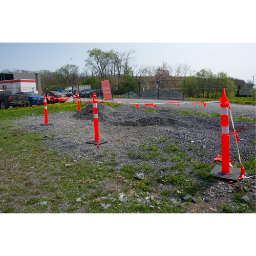 Poteau d&eacute;lin&eacute;ateur de qualit&eacute; sup&eacute;rieure, 42" h, Orange St. Lawrence Industrial & Safety Supply