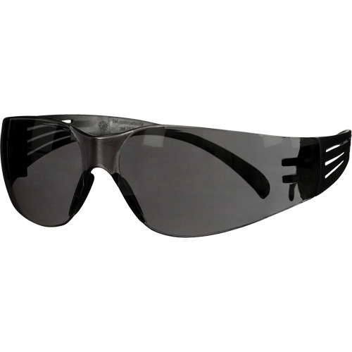 Lunettes de protection de s&eacute;rie 100 SecureFit, Lentille Gris, Antibu&eacute;e/Anti-&eacute;gratignures, ANSI Z87+/R&eacute;pond ou surpasse la norme CSA Z94.3 St. Lawrence Industrial & Safety Supply