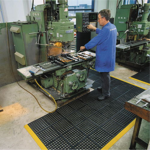 Tapis antifatigue &agrave; imbrication Cushion-Ease 550, &agrave; fentes, 3' x 3' x 3/4", Noir, Caoutchouc St. Lawrence Industrial & Safety Supply