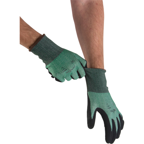Gants l&eacute;gers et haute dext&eacute;rit&eacute; r&eacute;sistants &agrave; la coupe, Taille 10, Calibre 21, Rev&ecirc;tement Mousse de nitrile, Enveloppe en Acier inoxydable/PEHP, ASTM ANSI niveau A3 St. Lawrence Industrial & Safety Supply