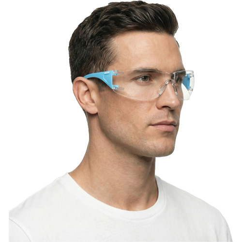 Lunettes de s&eacute;curit&eacute; bleu/blanc Adapt Lite, Lentille Transparent, Antibu&eacute;e/Anti-&eacute;gratignures, ANSI Z87+/R&eacute;pond ou surpasse la norme CSA Z94.3 St. Lawrence Industrial & Safety Supply
