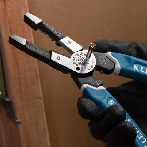 Outil polyvalent Klein-Kurve pour d&eacute;nuder, couper et sertir les fils, 8-1/4" lo, 8 - 20 AWG St. Lawrence Industrial & Safety Supply