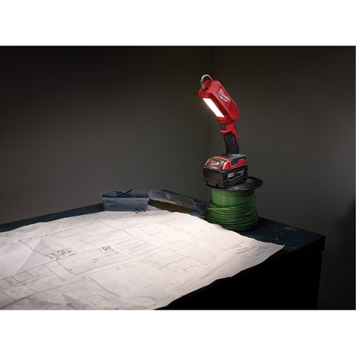 B&acirc;ton lumineux M18, Crochet, Rechargeable, 300 lumens St. Lawrence Industrial & Safety Supply