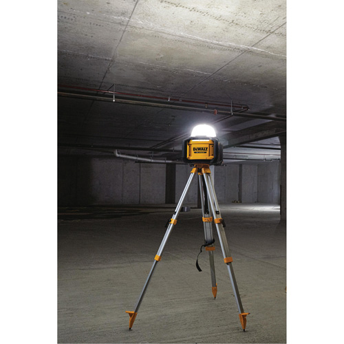 Baladeuse polyvalent sans fil Tool Connect 20V Max, DEL, 5000 lumens, Boîtier en Plastique St. Lawrence Industrial & Safety Supply