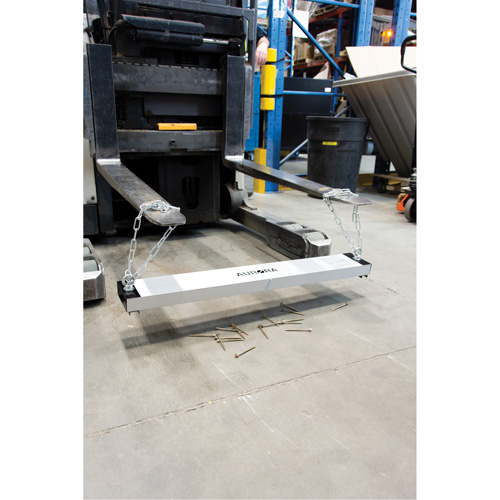 Balais de cour magn&eacute;tique, 36" la St. Lawrence Industrial & Safety Supply
