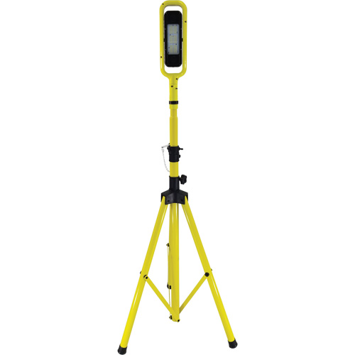 Lampe Beacon Infinity avec tr&eacute;pied et support magn&eacute;tique, DEL, 40 W, 5400 lumens, Boîtier en Plastique/Aluminium St. Lawrence Industrial & Safety Supply