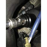 Douille pour filtre &agrave; carburant Cummins 6,7 L - 28 mm St. Lawrence Industrial & Safety Supply
