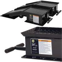 Rampes pour camions lourds avec longue poign&eacute;e en T, Capacit&eacute; 40 000 lb, 45" lo, 13-1/2" la, Hauteur de 9-19/50" St. Lawrence Industrial & Safety Supply