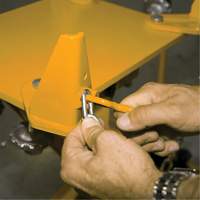 Cric de transmission Yellow Jackit, Cap. de levage 2,2 tonnes St. Lawrence Industrial & Safety Supply