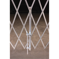 Barri&egrave;res de s&eacute;curit&eacute; galvanis&eacute;es repliables, Repliable simple fixe, 4' lo x 6' h d&eacute;ploy&eacute; St. Lawrence Industrial & Safety Supply
