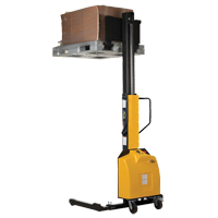 Gerbeur motoris&eacute; avec m&acirc;t &eacute;troit, Fonctionnement &eacute;lectrique, Capacit&eacute; 1500 lb, Lev&eacute;e max 98" St. Lawrence Industrial & Safety Supply
