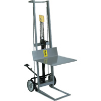 Gerbeur hydraulique &agrave; plateforme, M&eacute;canisme Pompe au pied, Capacit&eacute; de 400 lb, Levage max de 54" St. Lawrence Industrial & Safety Supply