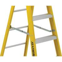 Escabeaux industriels robustes (s&eacute;rie 6900), 4', Fibre de verre, Capacit&eacute; 300 lb, Type 1A St. Lawrence Industrial & Safety Supply