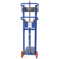 Gerbeur &agrave; plateforme hydraulique, M&eacute;canisme Pompe au pied, Capacit&eacute; de 750 lb, Levage max de 52" St. Lawrence Industrial & Safety Supply
