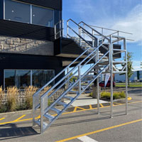 Escalier Smartstairs t&eacute;lescopique &agrave; 3-5 marches en aluminium St. Lawrence Industrial & Safety Supply