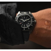 Montre Steel Navigator avec date sur ensemble bracelet en caoutchouc noir de trois morceaux, Num&eacute;rique, &agrave; piles, 41 mm, Noir St. Lawrence Industrial & Safety Supply
