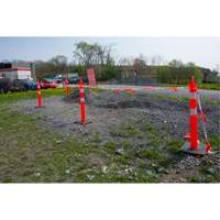Poteau d&eacute;lin&eacute;ateur de qualit&eacute; sup&eacute;rieure, 42" h, Orange St. Lawrence Industrial & Safety Supply