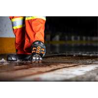 Aide &agrave; la traction sans crampons GripPro, Caoutchouc, Traction Rainur&eacute;, Moyen/Petit St. Lawrence Industrial & Safety Supply