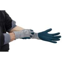 Gants &eacute;cologiques enduits et l&eacute;gers, 8, R&ecirc;vetement Mousse de nitrile, Calibre 15, Enveloppe en Polyester/rPET St. Lawrence Industrial & Safety Supply