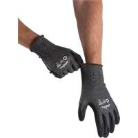 Gants &eacute;cologiques, l&eacute;gers, et r&eacute;sistants &agrave; la coupe, &agrave; haute dext&eacute;rit&eacute;, Taille 7, Calibre 21, Rev&ecirc;tement Mousse de nitrile, Enveloppe en Acier inoxydable/PEHP/rPET, ASTM ANSI niveau A5 St. Lawrence Industrial & Safety Supply