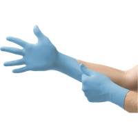 Gants jetables Vesatility 92-134 MICROFLEX, 5.5/6/T-petit, Nitrile, 2,76-mil/3,94-mil, Sans poudre, Bleu, Classe 2 St. Lawrence Industrial & Safety Supply