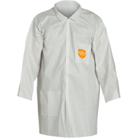 Sarrau de laboratoire ProShield 60, Microporeux/Polypropyl&egrave;ne, Blanc, Moyen St. Lawrence Industrial & Safety Supply