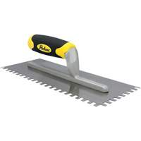 Truelles dent&eacute;es avec prise Ergo-Grip pour lapplication des adh&eacute;sifs St. Lawrence Industrial & Safety Supply