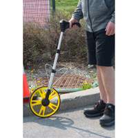 Roue d'arpentage num&eacute;rique, 12,5"/31,8 cm, Gamme de 99999,9 m, Pieds/m&egrave;tres St. Lawrence Industrial & Safety Supply