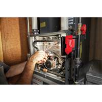 Projecteur &agrave; faisceau large pour entretien et r&eacute;paration avec chargeur USB M12 Rover, DEL, 700 lumens St. Lawrence Industrial & Safety Supply