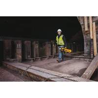 Lampe sans fil sur tr&eacute;pied 20V Max, DEL, 3000 lumens, Boîtier en Plastique St. Lawrence Industrial & Safety Supply