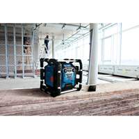 Radio de chantier avec Bluetooth 5.0 et station dalimentation, Lithium-ion, 18 V St. Lawrence Industrial & Safety Supply