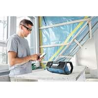 Radio de chantier compacte avec Bluetooth 5.0, Lithium-ion, 18 V St. Lawrence Industrial & Safety Supply