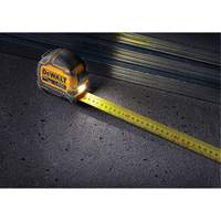 Ruban &agrave; mesurer TOUGHSERIES &agrave; lampe, 26'/8 m, Marques de goujon Imp&eacute;rial & m&eacute;trique St. Lawrence Industrial & Safety Supply