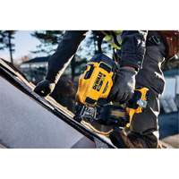Ensemble de cloueuse 15° sans fil pour bobine de toiture, 20 V, Lithium-ion St. Lawrence Industrial & Safety Supply