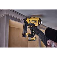 Cloueuse de finition sans fil cal 18 XR, 20 V, Lithium-ion St. Lawrence Industrial & Safety Supply