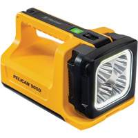 Lampe de poche lanterne haute performance 9050, DEL, 3369 lumens, 2,75 hres de fonctionnement, piles Rechargeable/AA, Compris St. Lawrence Industrial & Safety Supply
